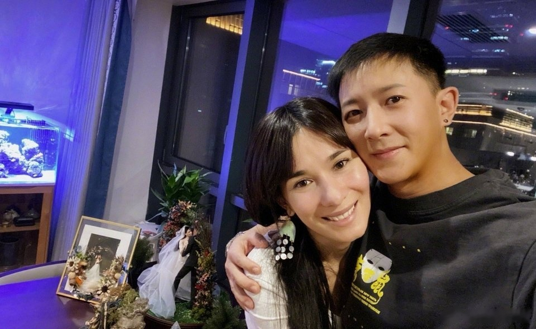 卢靖姗晒合照为韩庚庆生#卢靖姗晒和韩庚合照,为老公37岁庆生"我选择
