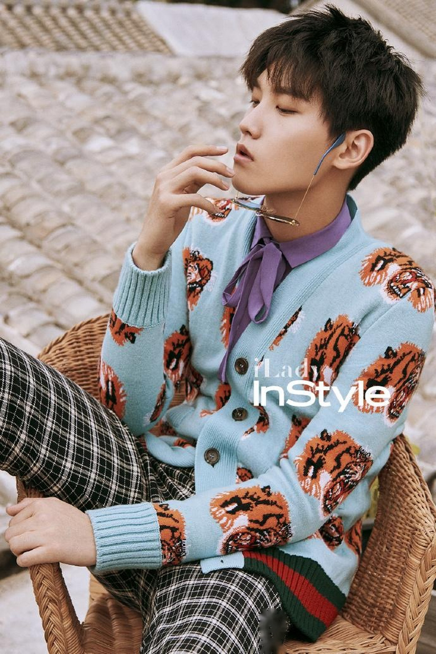 邢邵林为《instyle优家画报》拍摄了一组时尚大片,他在多部电视剧中都