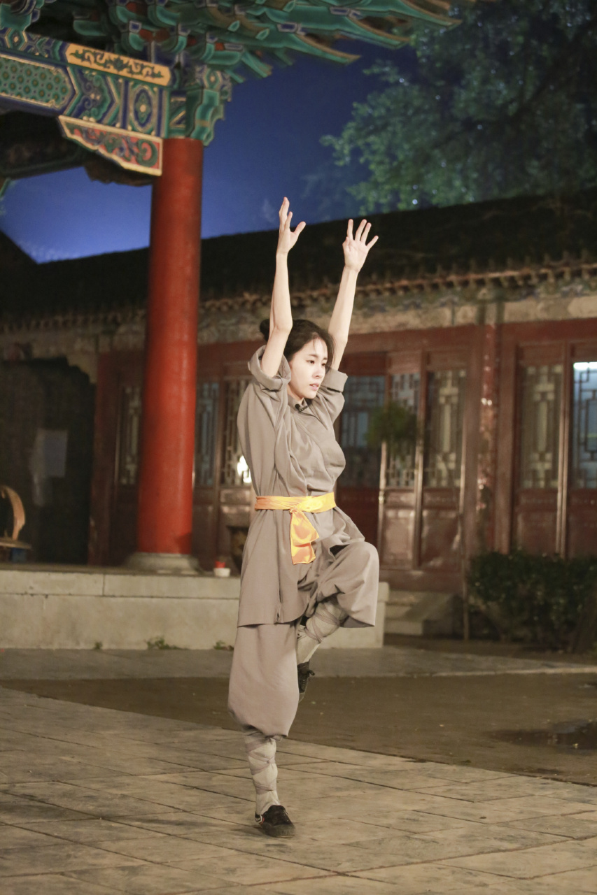 放开我北鼻#张碧晨《放开我北鼻》 "宇宙阿姨"张碧晨今晚来袭,室室