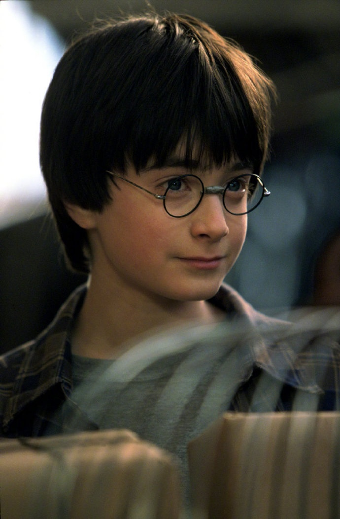 《哈利·波特与魔法石》今日重映,魔杖第一次挥舞,魁地奇第一次开赛