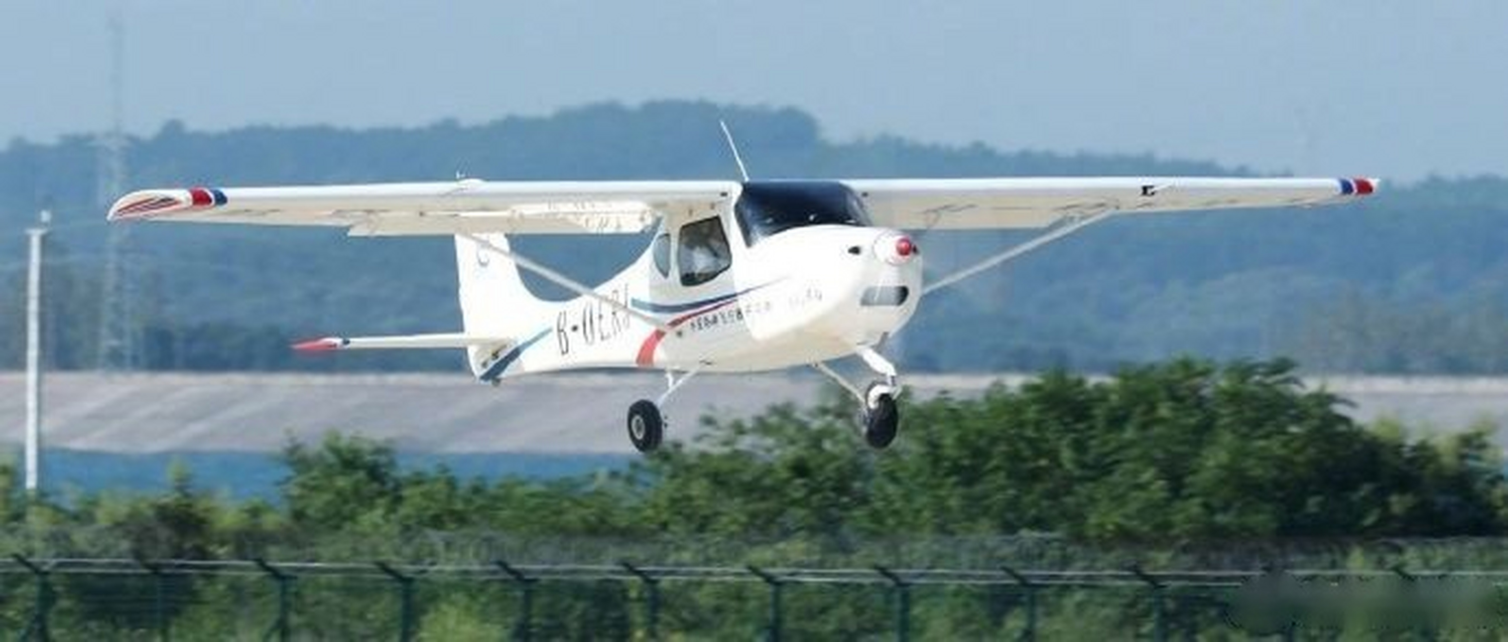 领雁ag50轻型运动飞机成功首飞】2020年8月26日8时38分,湖北荆门.