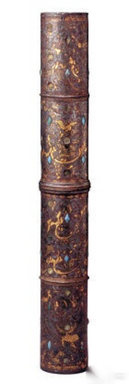 1965年,河北定县汉墓出土了一件错金银狩猎纹铜车饰,现藏河北省博物馆