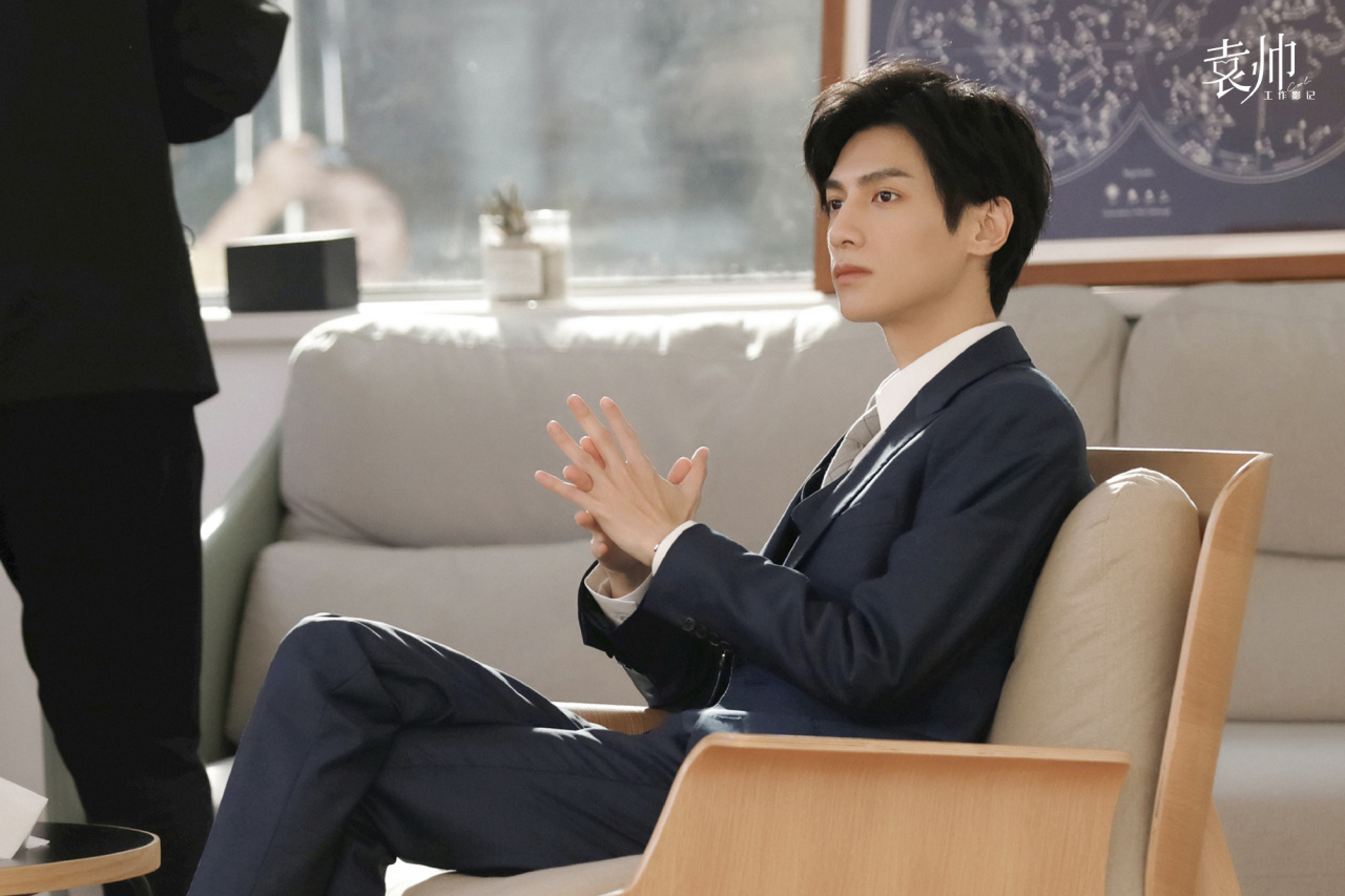 古装的云熙限制了我对美的探索,万万没想到西装的云熙a翻全场!