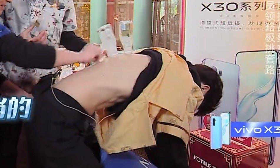 邓伦这个腰这个腹肌太 了!这谁能顶得住!