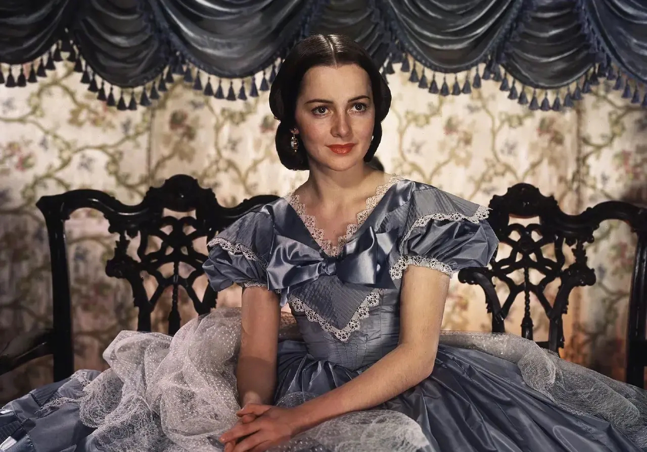 奥利维娅·德哈维兰为了饰演《乱世佳人》中的梅兰妮,曾经做了一件"