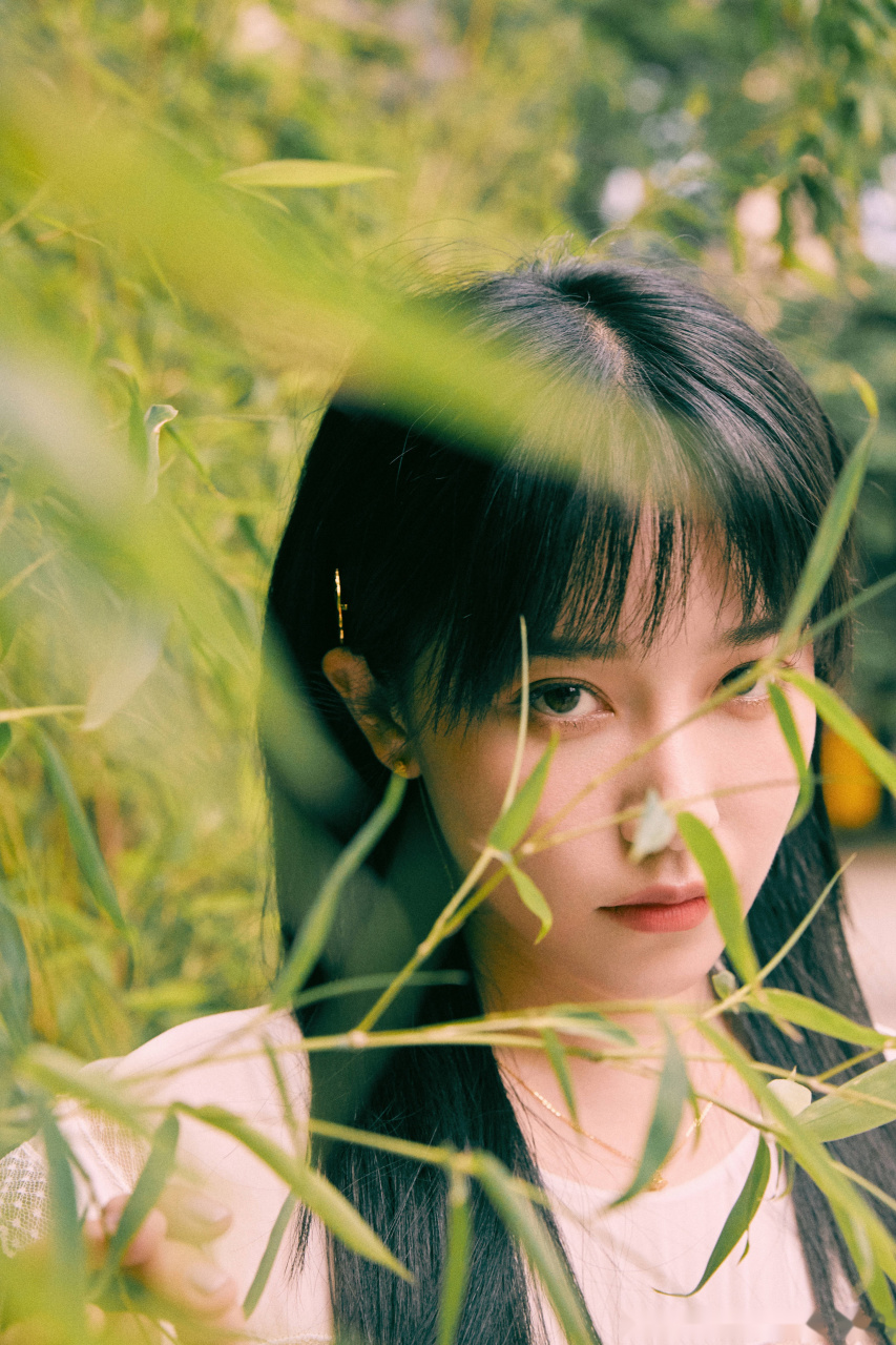 阚清子通过《亲爱的自己》被逼生二胎的剧情在绿洲发文,称自己的降生