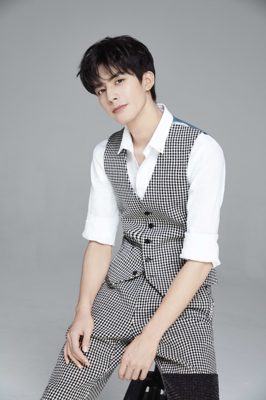 欢娱影视演员宋威龙最新写真大片曝光.