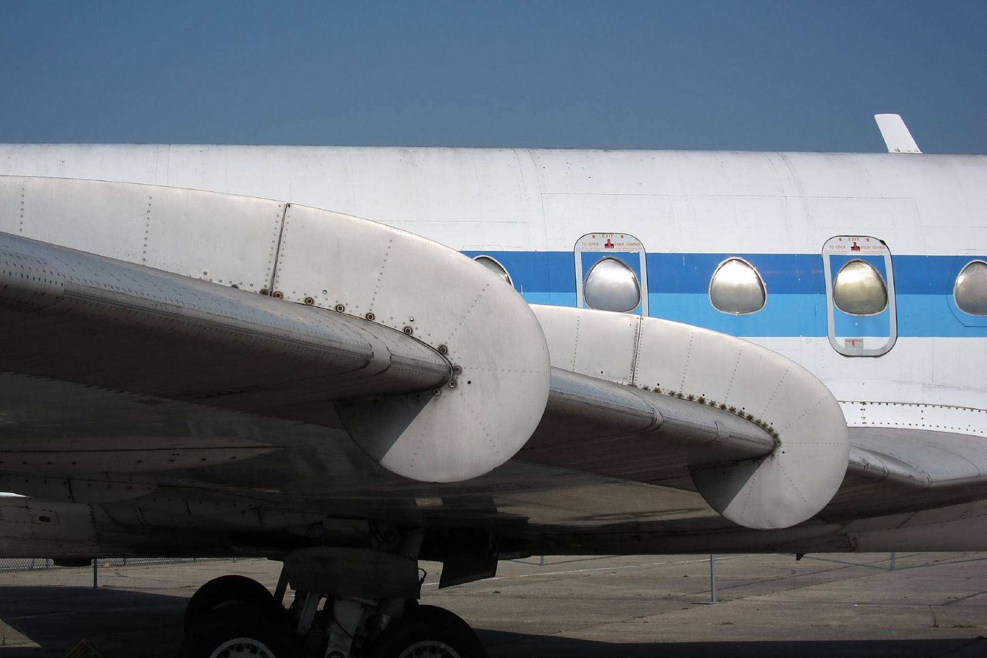 法国快帆客机的翼刀和三角形舷窗