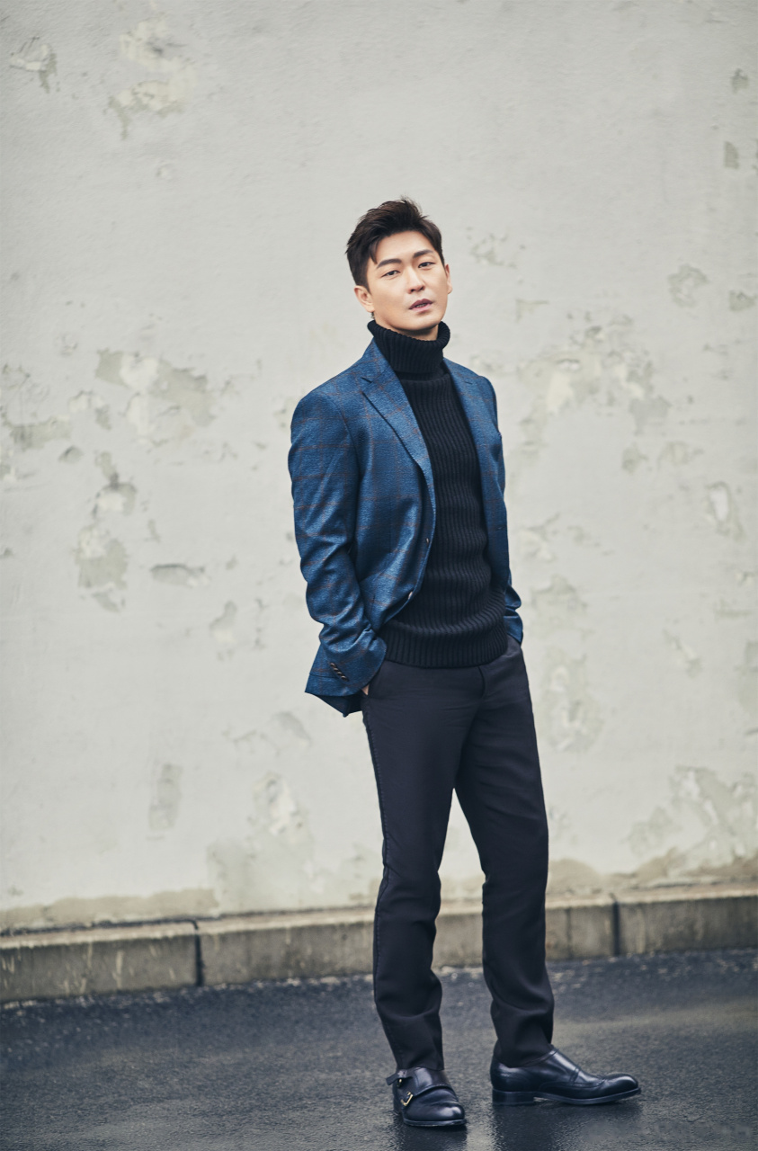 李泓良 秋冬 纯色高领&格纹西装 沉稳低调 气质忧郁  述说秋日暖情