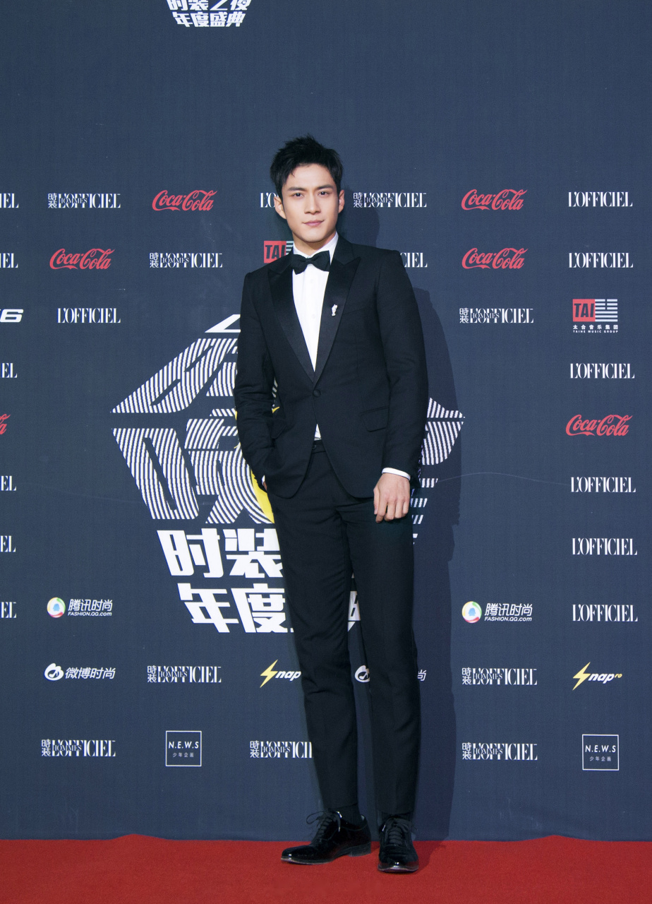 唐人风向标韩东君 【韩东君格调西装演绎翩翩绅士  感言创意时代需要