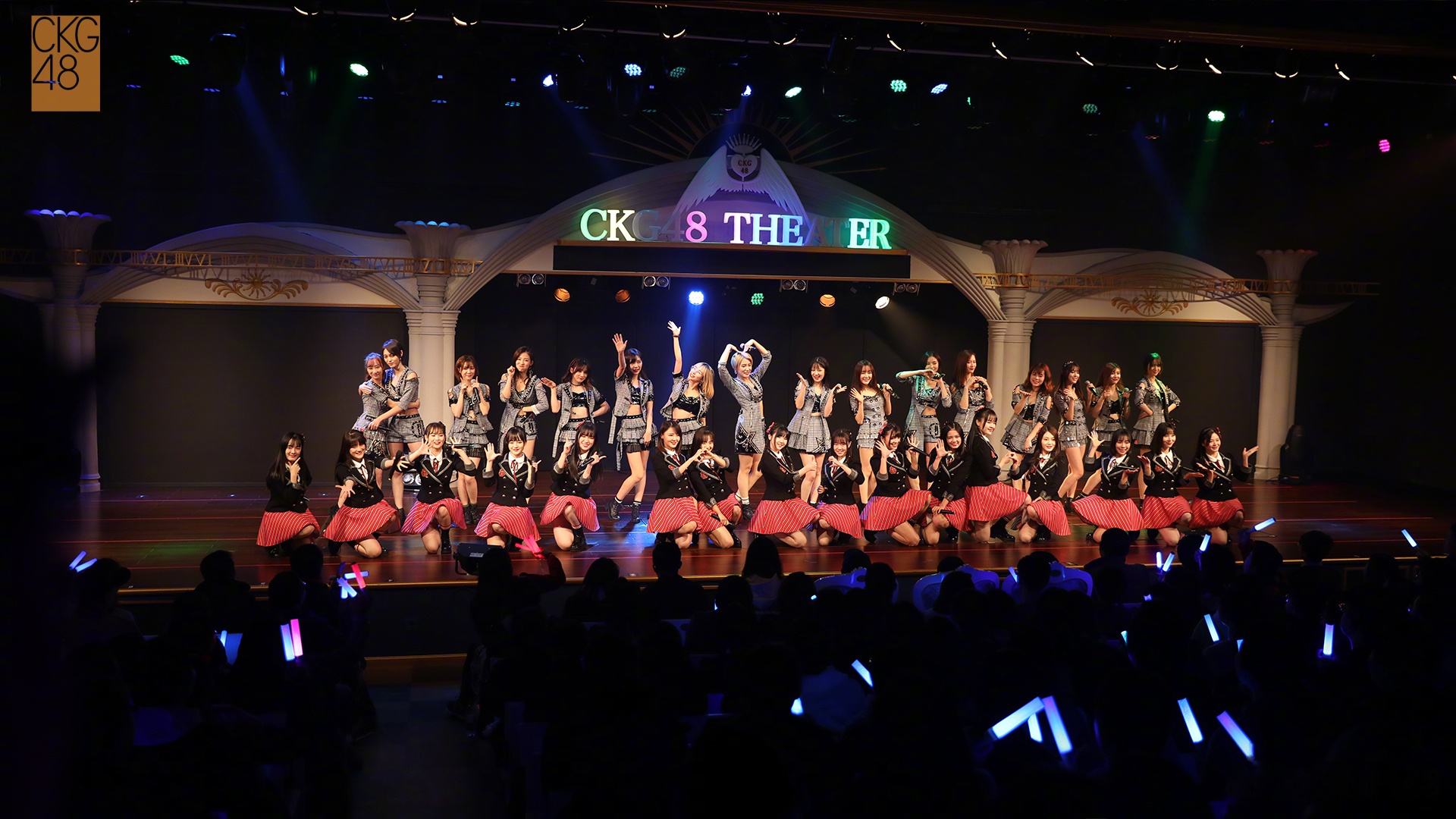 snh48 【s队重庆巡演回顾】今晚,s队重庆巡演第一场在ckg48星梦剧院