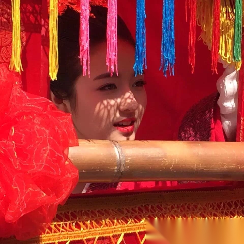 东亚小醋王给你发来了一串红色电波 biu biu biu 网剧秘果