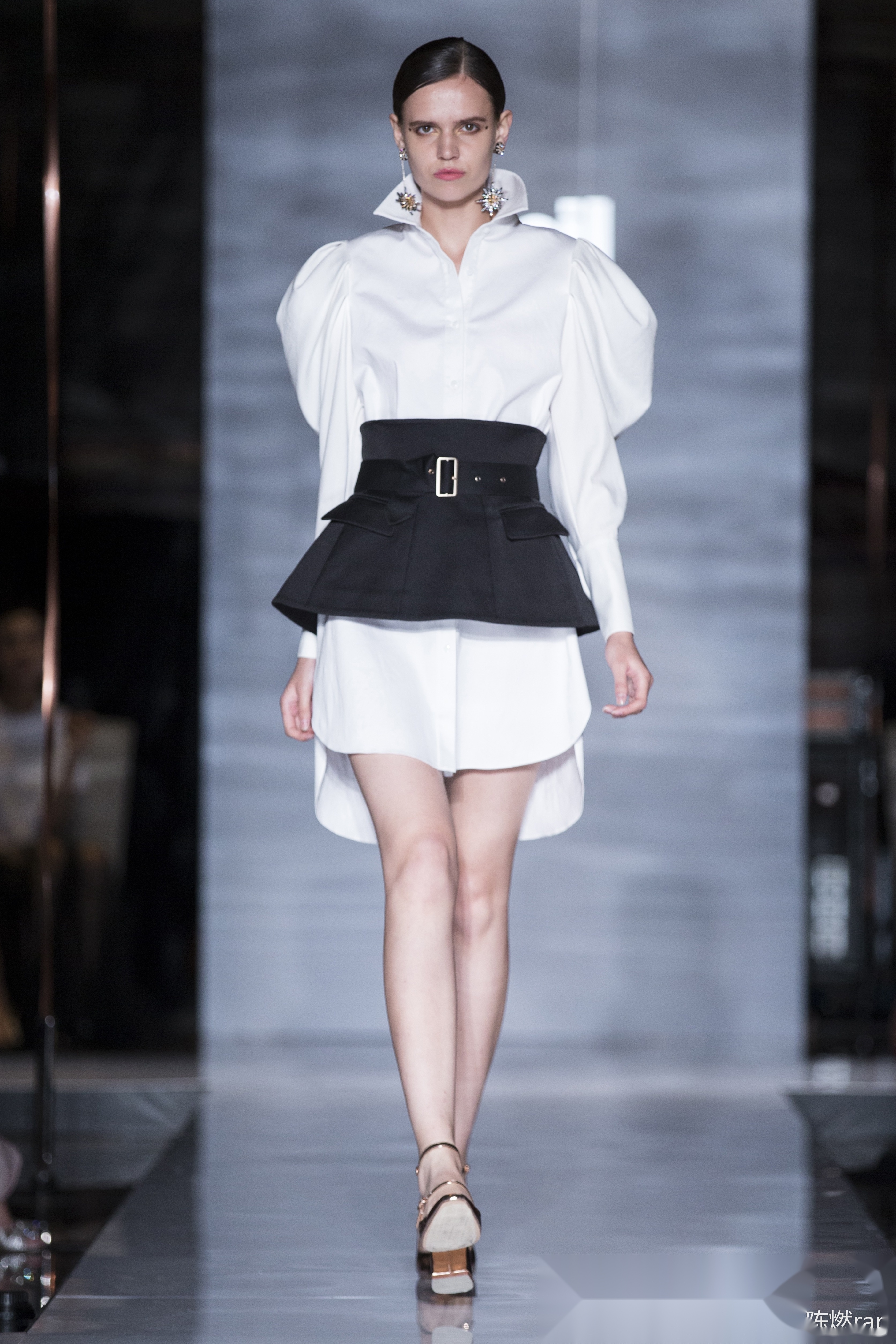 第七波:秀场图来了 !丝袜耳环闪亮登场 !请多给我提意见哦!