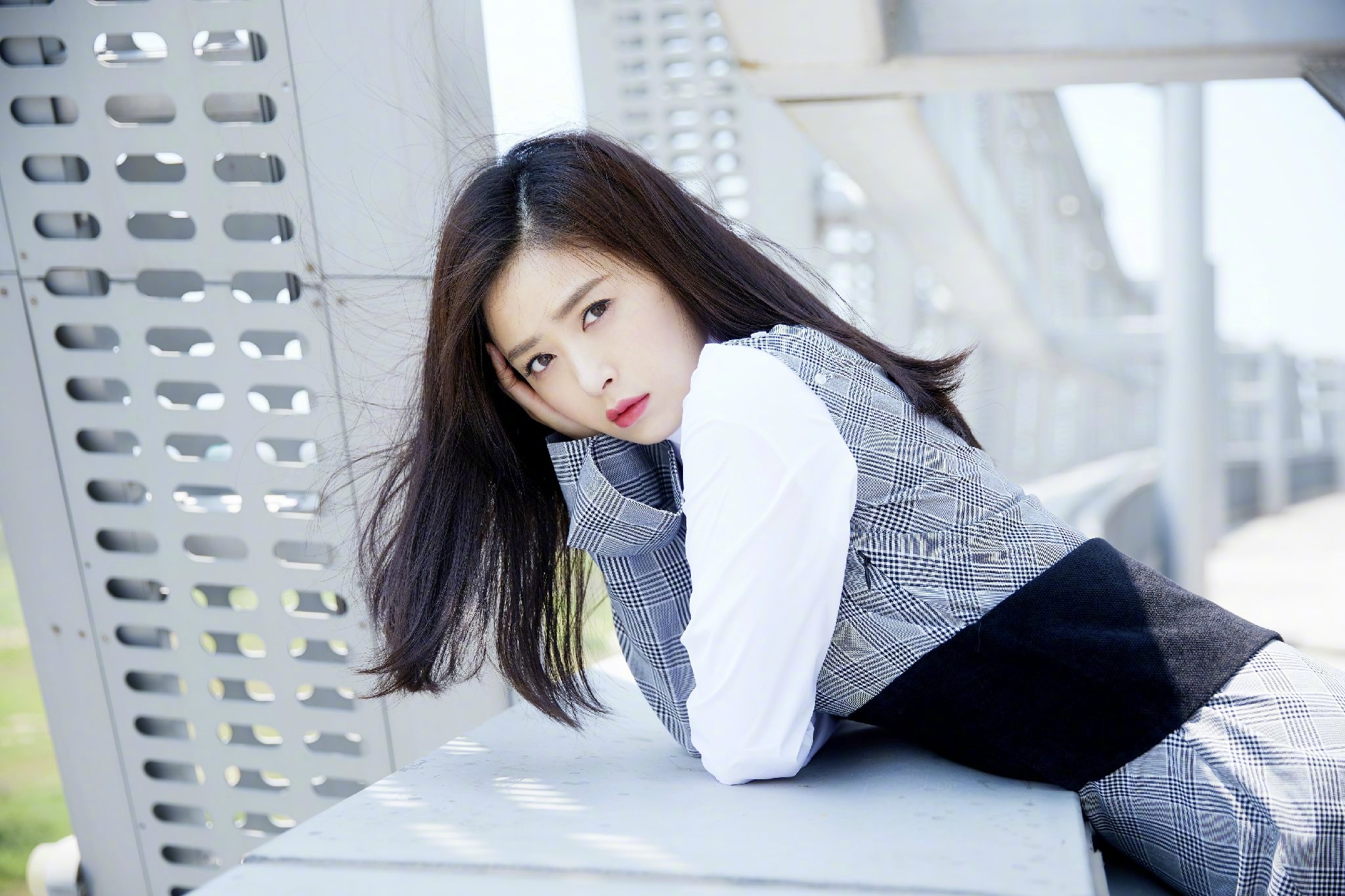 蒋欣最新写真曝光,皮肤白皙,妆容淡雅.