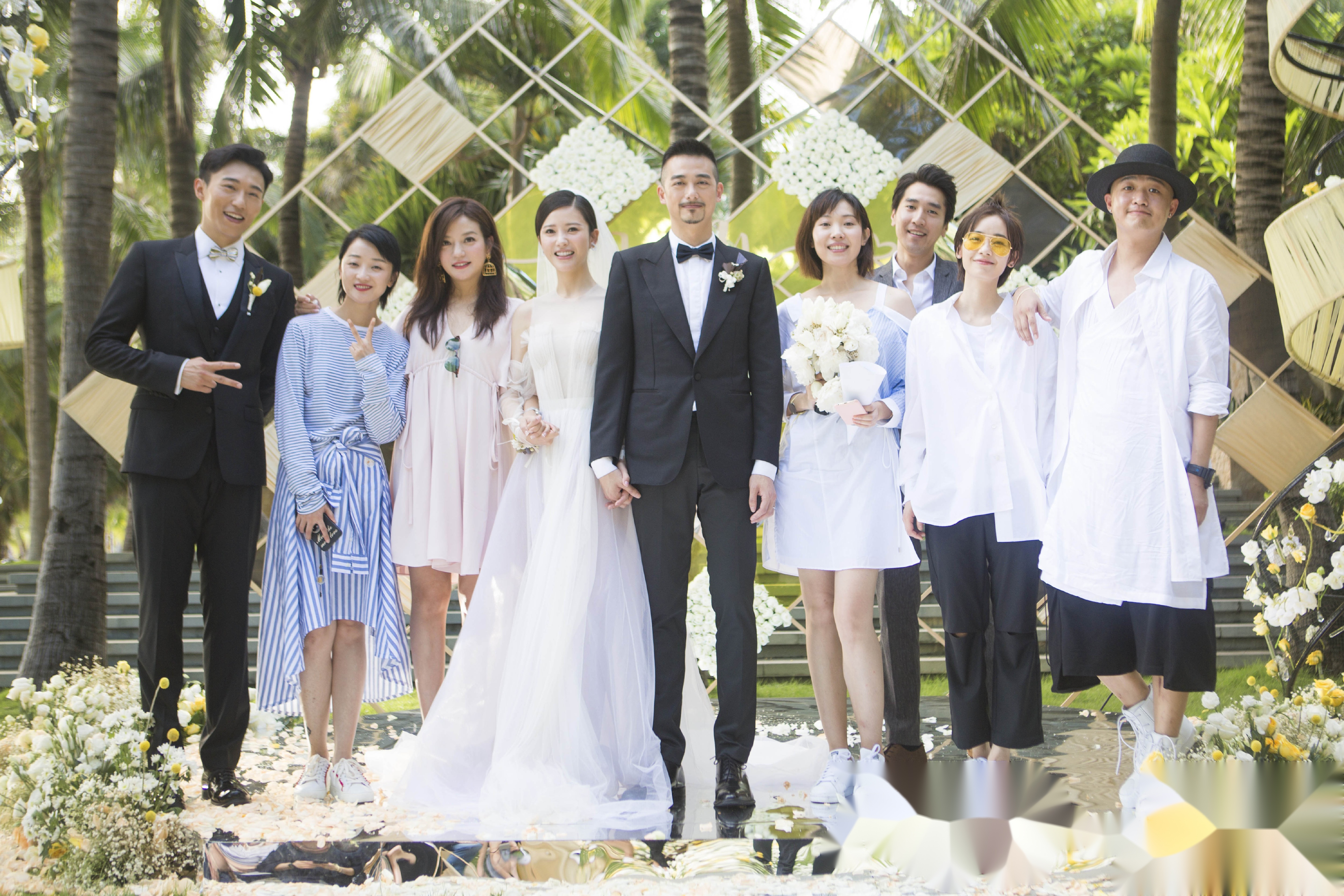 在你们的小宇宙里狠狠的相爱,特别的你们一定会特别幸福!