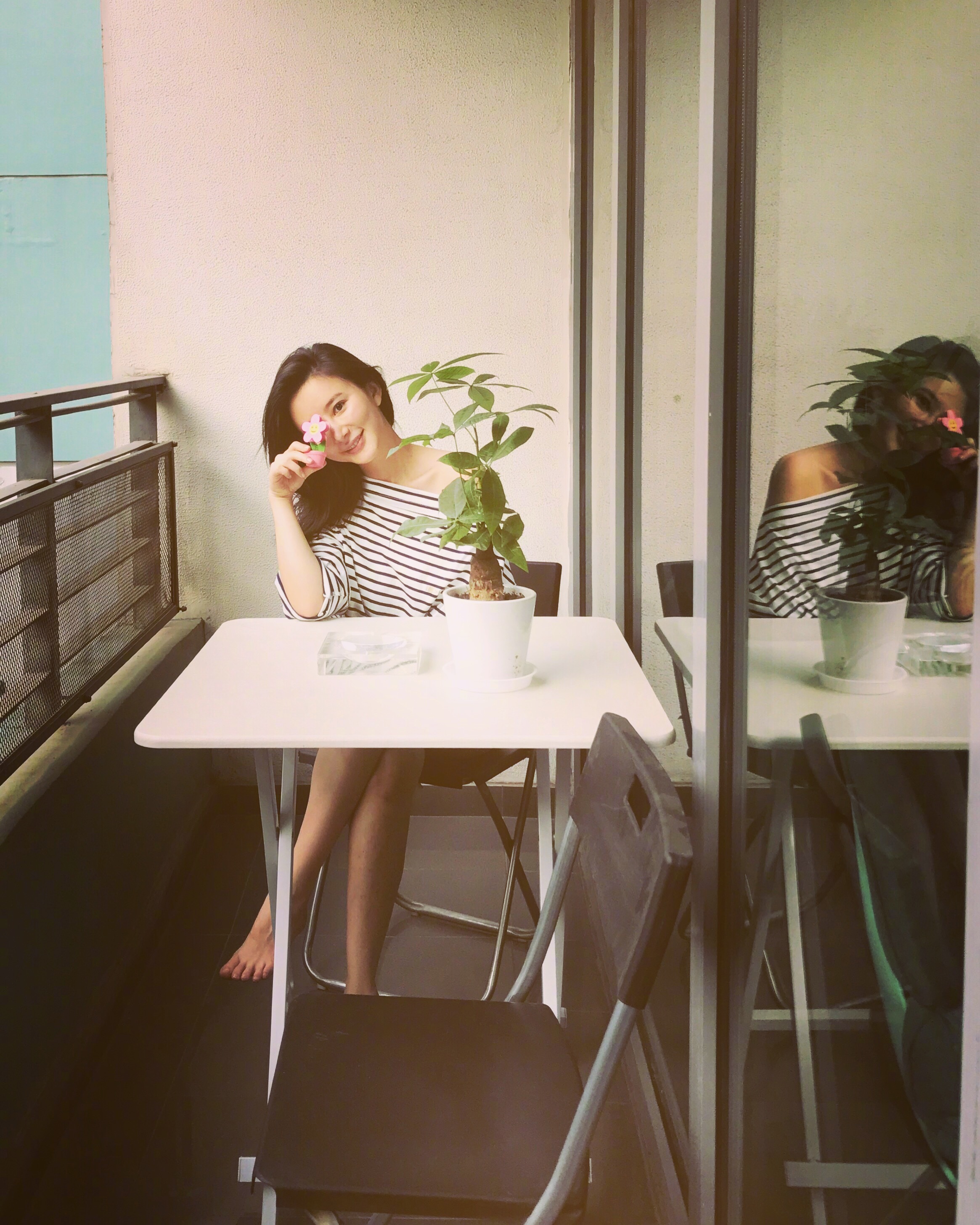 有谁跟我一样?
爱光脚丫,喜海魂衫