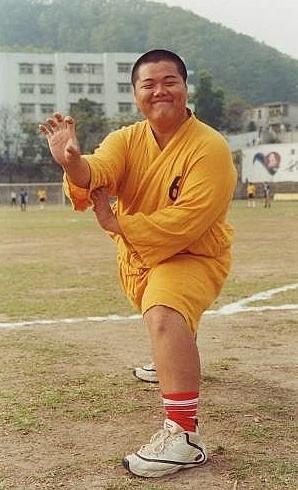 哈哈,都是肥仔聰.二十年過去,依然『肥仔聰』,但也是導演聰!