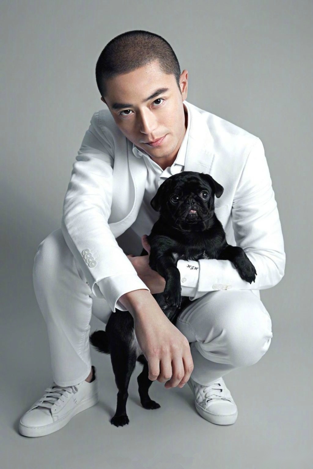 霍建华最新时尚写真曝光,寸头搭配质感西服和毛衣外套,展现"老派温柔