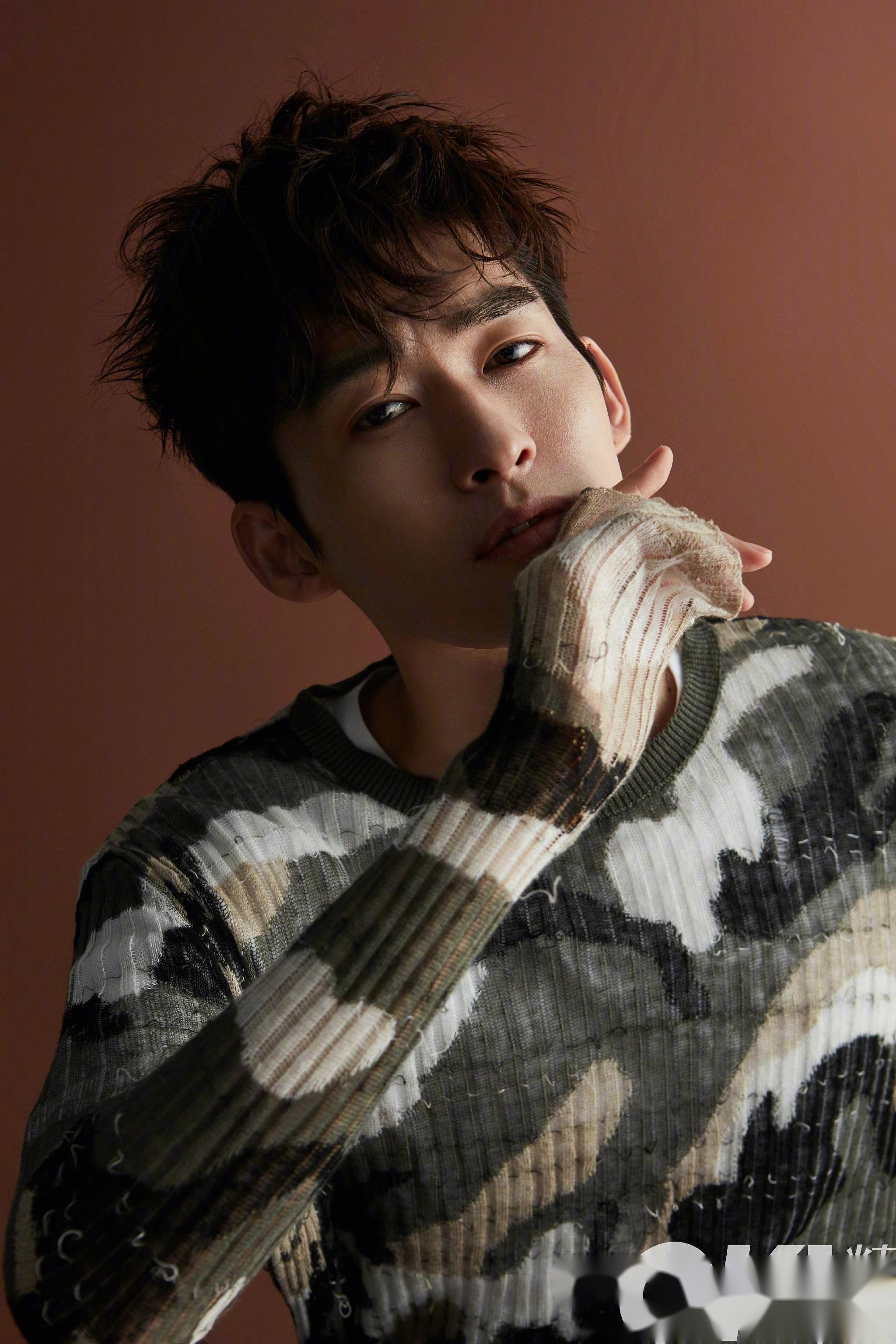 精彩》杂志发布130期张翰封面,兼具成熟感和少年气,风格独特,小奇已