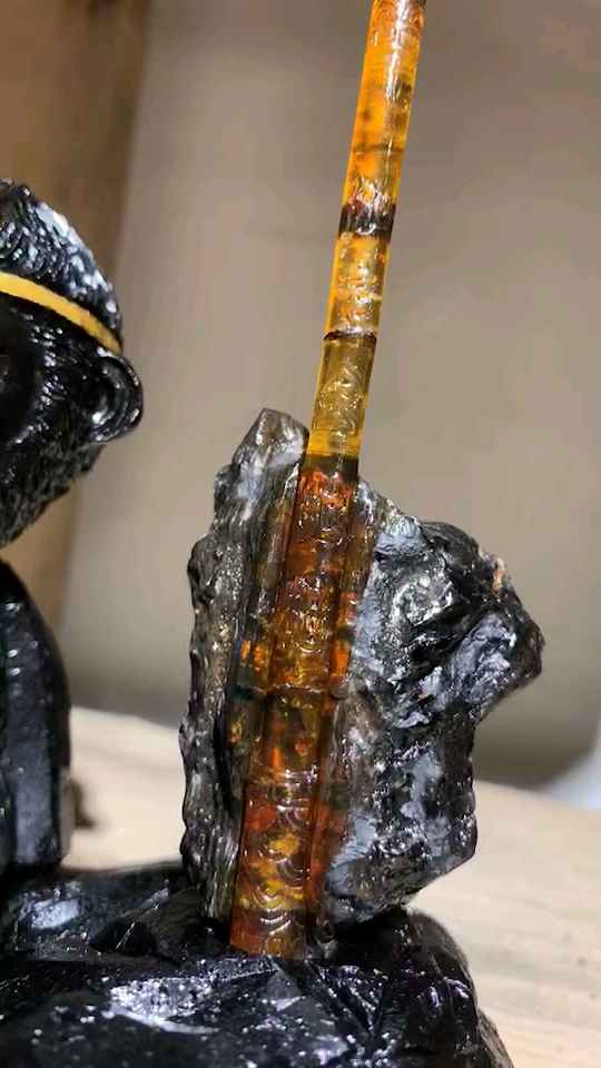 抚顺琥珀与抚顺煤精的完美结合.