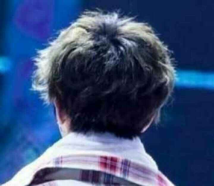 蔡徐坤的后脑勺也太可爱了吧,这是个连后脑勺也让我想摸摸头哒小可爱!