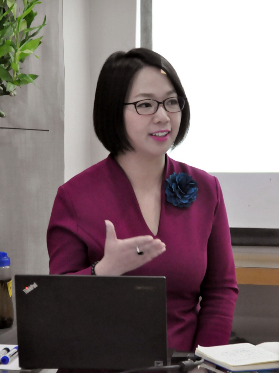 送考的妈妈穿旗袍,叫旗开得胜, 送考的爸爸穿马卦,叫马到成功!