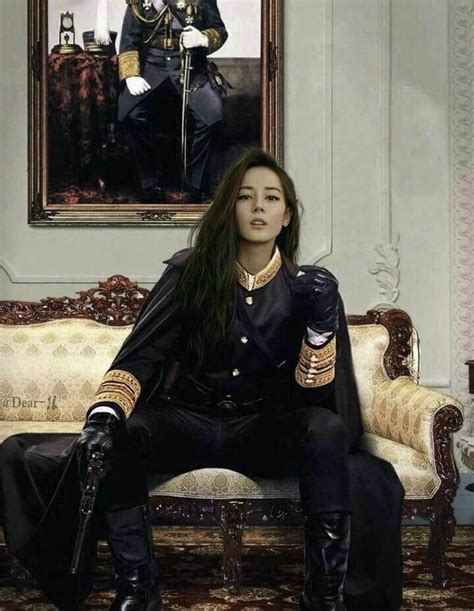 小姐姐的豪爽坐姿,我非常的喜欢!