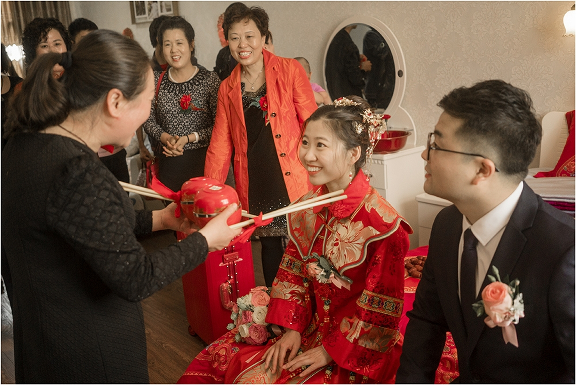 河南获嘉农村婚礼风俗:入洞房,端脸盆,吃饺子,压箱子!