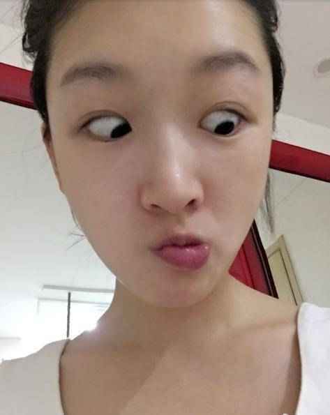 有颜任性,搞怪素颜照就服周冬雨