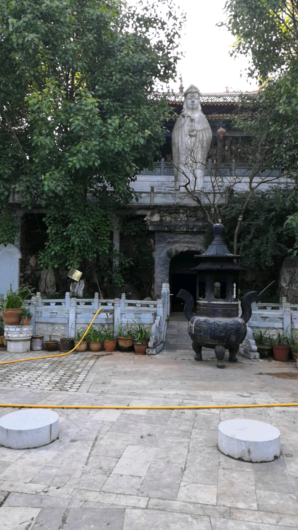 没有商业气氛的地方----有来过的师兄吗?弥勒慈云寺