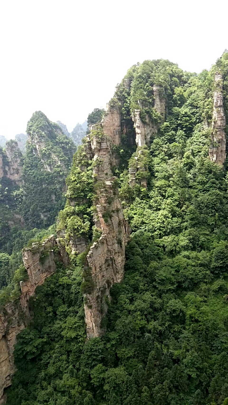 奇山峻岭
