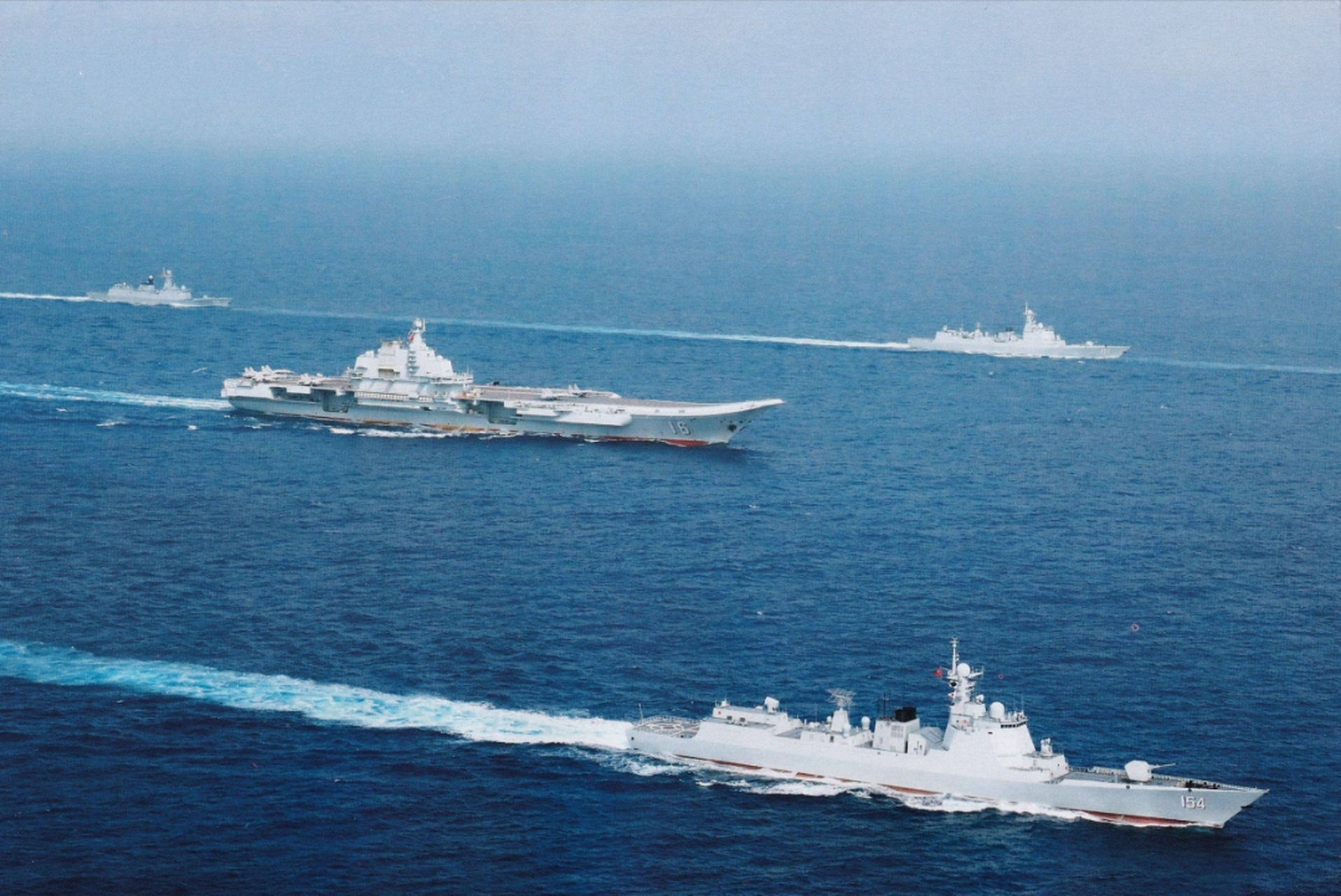 分享一波中国海军航母战斗群的高清照片!