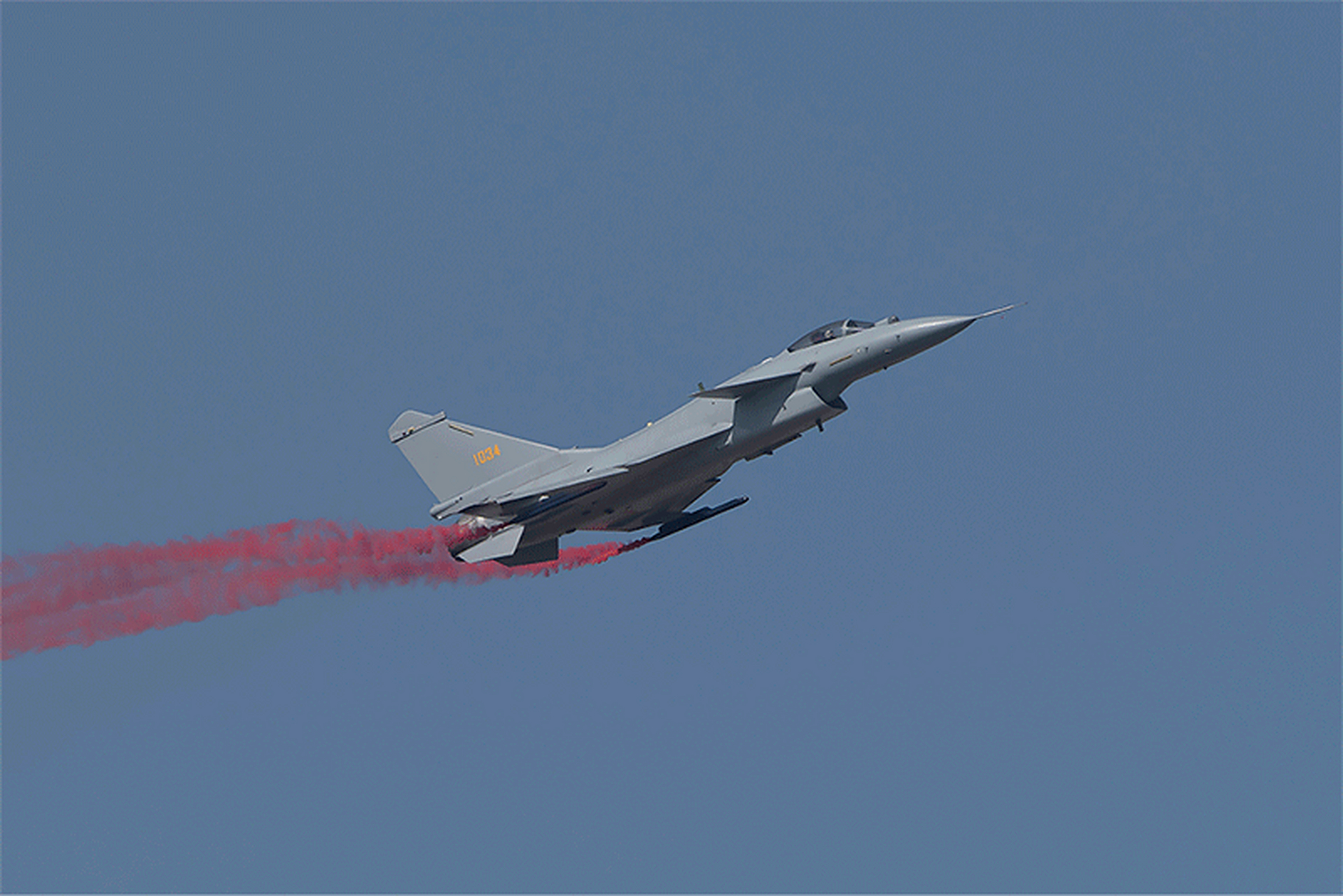 歼10b普加乔夫眼镜蛇机动动图,可以很明显看见矢量发动机喷口的动作