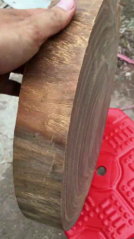 越南蚬木(铁木)砧板,它的木纹很特别,像人民币水印无法仿制,这是鉴别