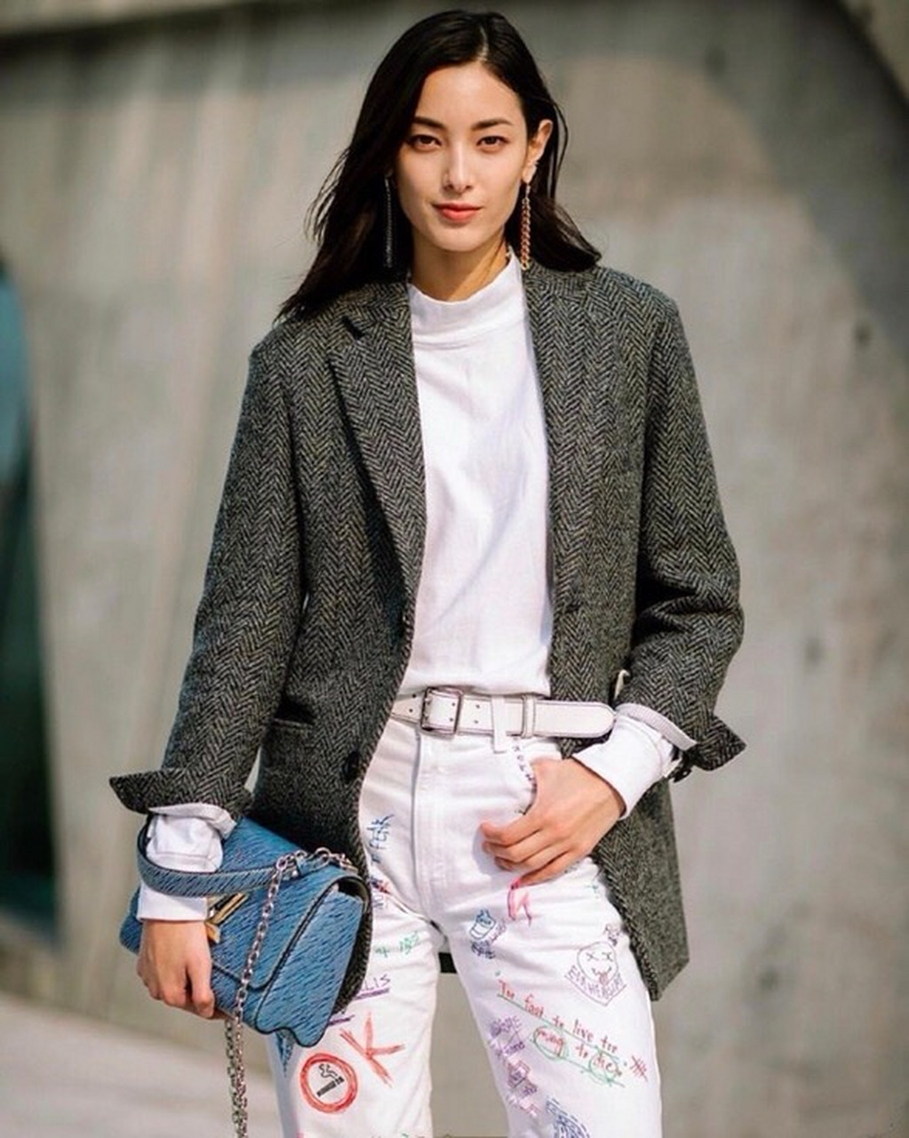 星时尚#首尔时装周,混血美人tianatolstoi两套私服时髦高级,粉丝都