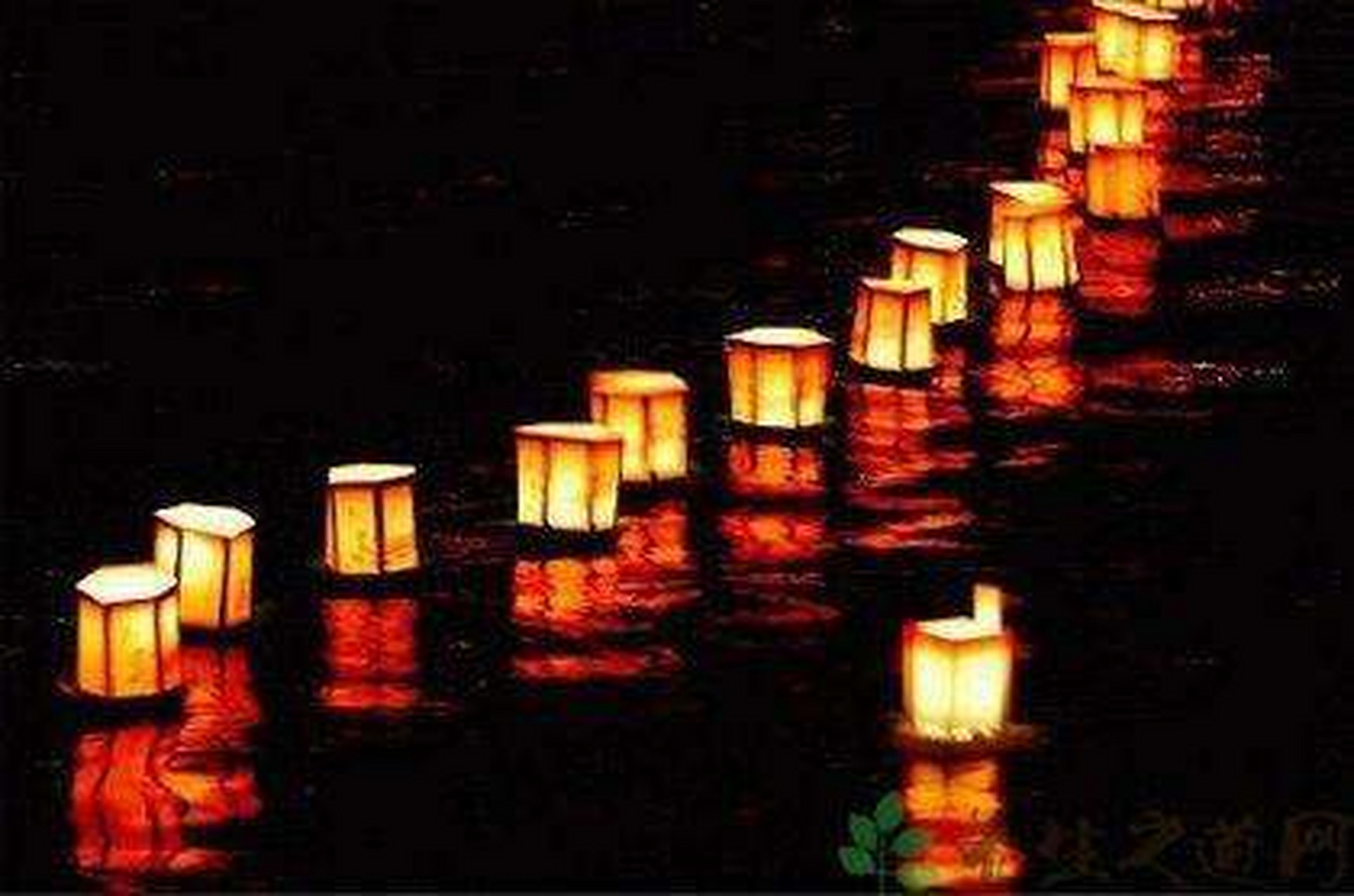 中元节,英语可以叫做zhong yuan festival 或者ghost festival.