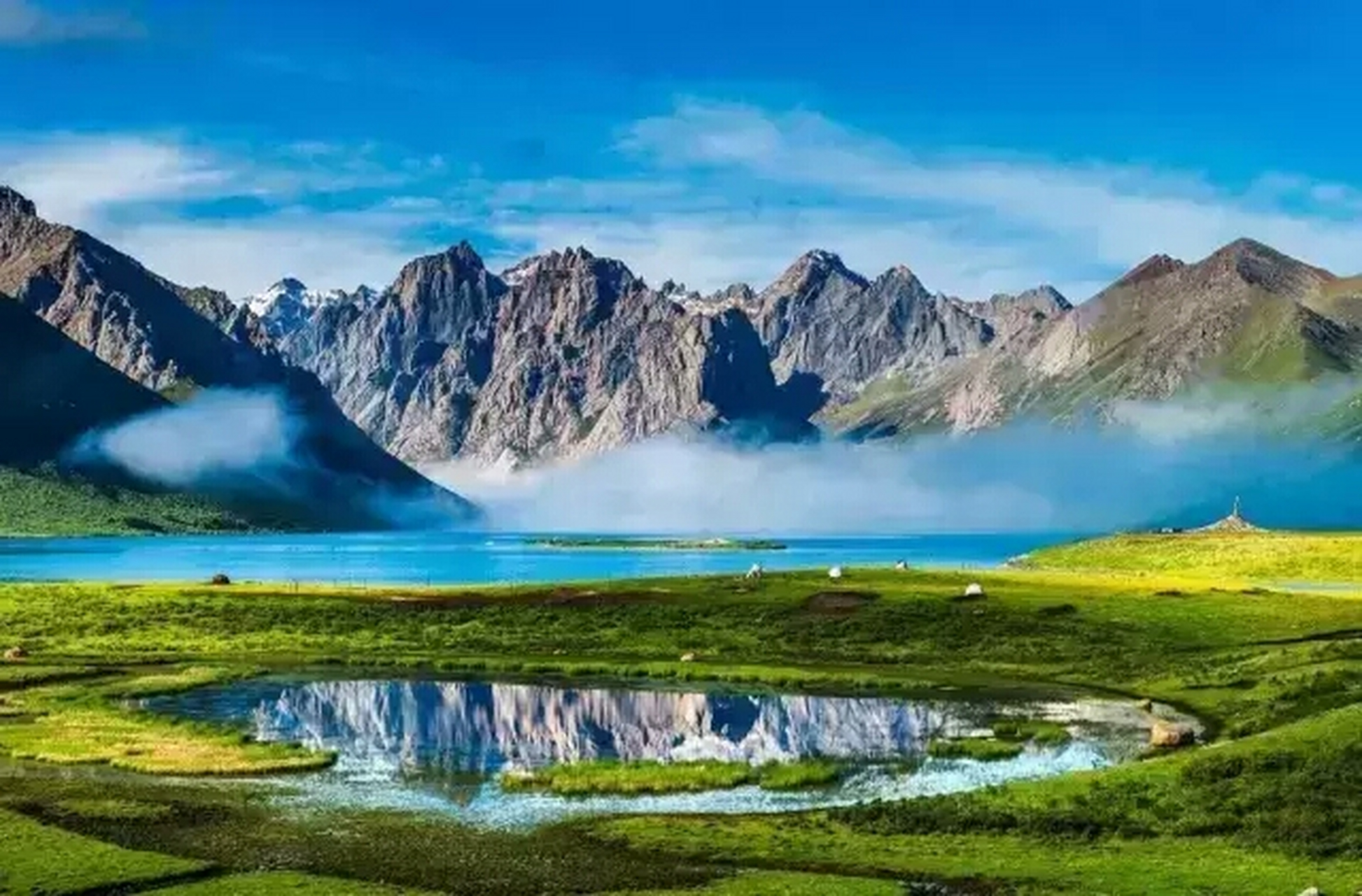 年保玉则山峰长40公里,宽25公里,由无数海拔在4000米以上的山峰组成