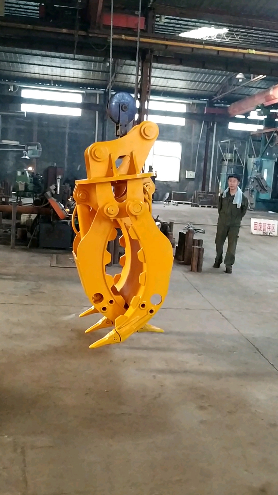 小松200挖掘机液压抓钢器抓石器 只需要连接炮头管路就可以使用